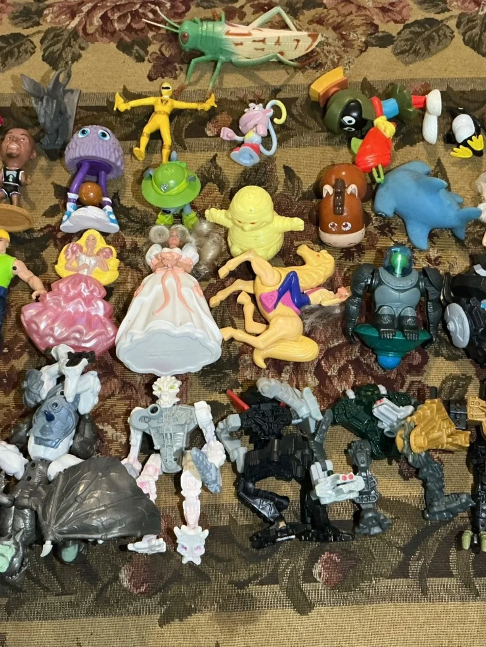 32 Miscellaneous small Toy lot with NBA Bionicle looney tune barbie and more